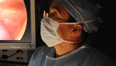A physician preps for minimally invasive gynecological surgery