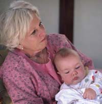 Fotografía de una abuela con su nieta