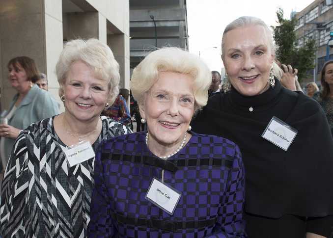 Olive Gray Emmert-Coe, nursing pioneer, and her daughters.